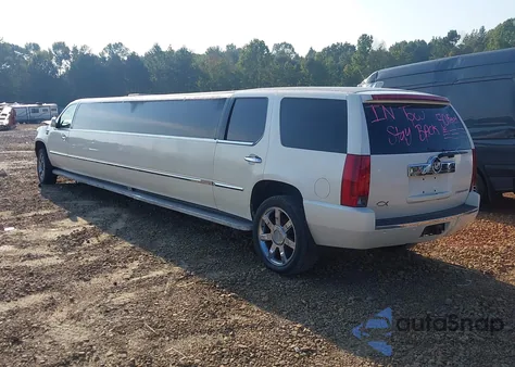 2007 Cadillac Escalade Standard z USA, uszkodzony, nr VIN 1GYEC63887R388340